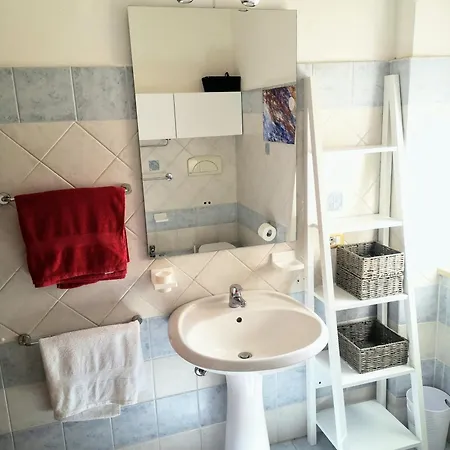 Casa Izzo, Trilocale Con Terrazza E Parcheggio Privato Lägenhet *