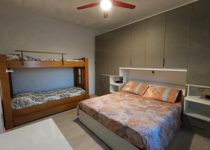 公寓 Casa Izzo, Trilocale Con Terrazza E Parcheggio Privato 马达莱纳